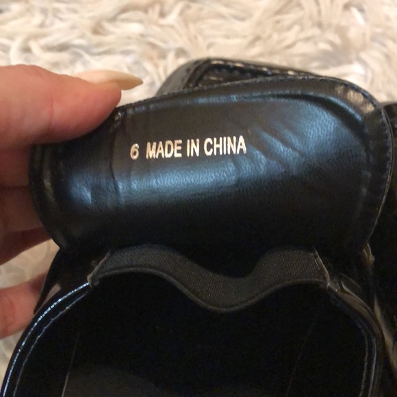 🌟 Black Mules with Gold Chain 🌟 - Picture 6 of 6